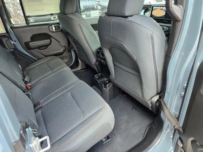 2025 Jeep Wrangler — photo 32 view