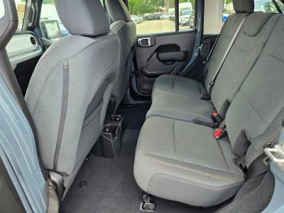 2025 Jeep Wrangler — photo 30 view