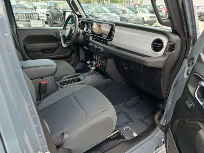 2025 Jeep Wrangler — photo 31 view