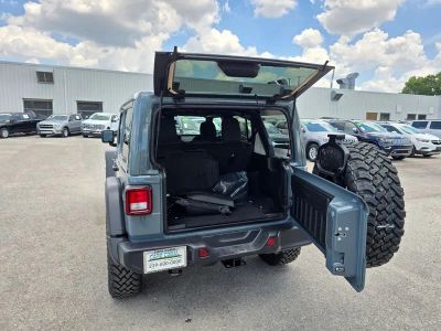 2025 Jeep Wrangler — photo 36 view