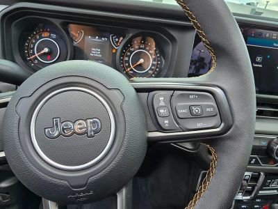 2025 Jeep Wrangler — photo 20 view