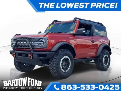 2022 Ford Bronco Badlands SASQUATCH in Chili Pepper Red — front three-quarter view