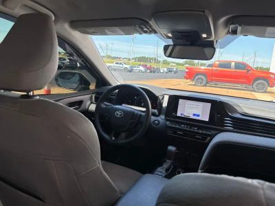 2025 Toyota Camry — photo 30 view