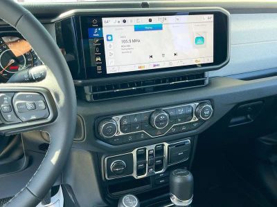 2026 Jeep Gladiator — photo 14 view