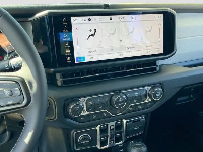 2026 Jeep Gladiator — photo 15 view