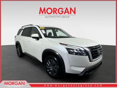 2024 Nissan Pathfinder SV in Pearl White Tricoat — front three-quarter view