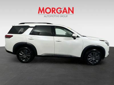 2024 Nissan Pathfinder — side profile view