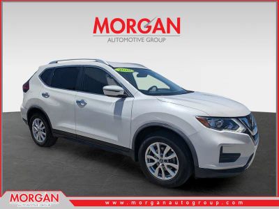 2020 Nissan Rogue SV in Pearl White Tricoat — front three-quarter view