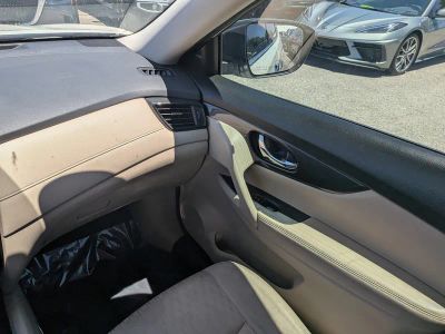 2020 Nissan Rogue — photo 18 view