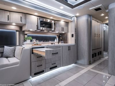 2027 Foretravel Realm Presidential Luxury Villa Bunk (LVB) W/ Spa - Photo 25