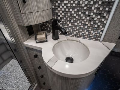 2027 Foretravel Realm Presidential Luxury Villa Bunk (LVB) W/ Spa - Photo 52