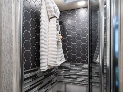 2027 Foretravel Realm Presidential Luxury Villa Bunk (LVB) W/ Spa - Photo 55