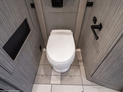 2027 Foretravel Realm Presidential Luxury Villa Bunk (LVB) W/ Spa - Photo 70