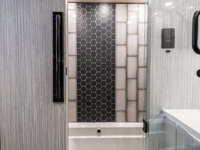 2027 Foretravel Realm Presidential Luxury Villa Bunk (LVB) W/ Spa - Photo 72