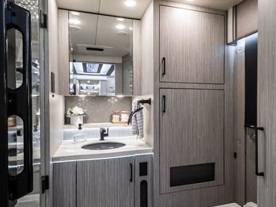 2027 Foretravel Realm Presidential Luxury Villa Bunk (LVB) W/ Spa - Photo 65