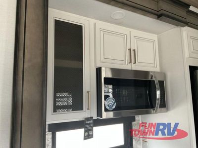2025 Keystone RV Montana - Photo 18