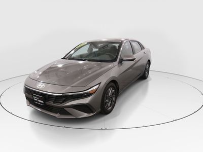 2024 Hyundai Elantra - Photo 3
