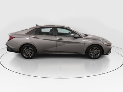 2024 Hyundai Elantra - Photo 8