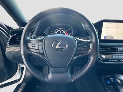 2023 Lexus LS — photo 10 view