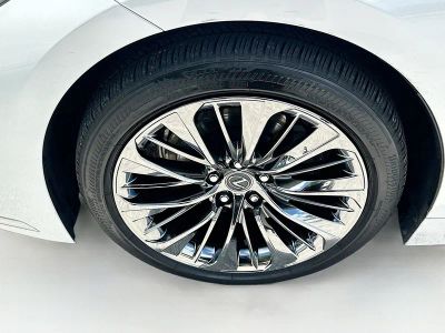 2023 Lexus LS — photo 32 view