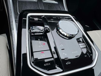 2025 BMW 7 Series - Photo 16