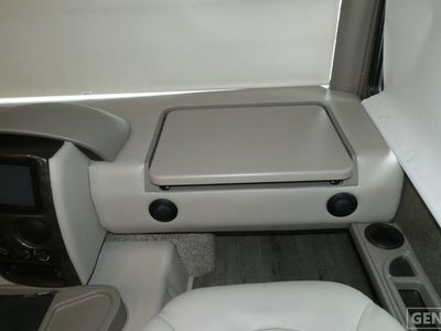 2019 Thor Motor Coach Challenger - Photo 12