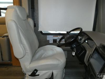 2019 Thor Motor Coach Challenger - Photo 8