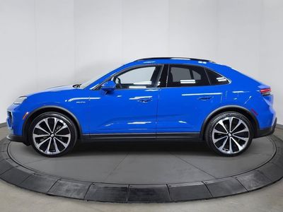 2026 Porsche Macan Electric - Photo 2