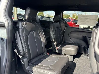 2026 Chrysler Pacifica — photo 25 view