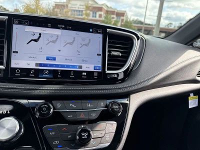 2026 Chrysler Pacifica — photo 21 view