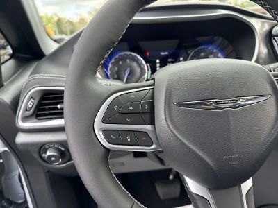 2026 Chrysler Pacifica — photo 14 view
