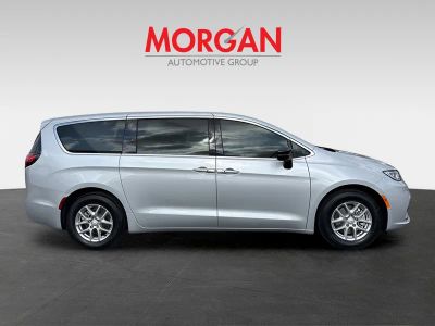 2026 Chrysler Pacifica — side profile view