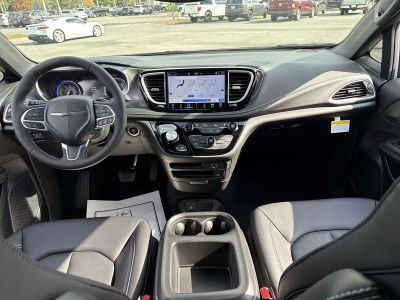 2026 Chrysler Pacifica — photo 27 view