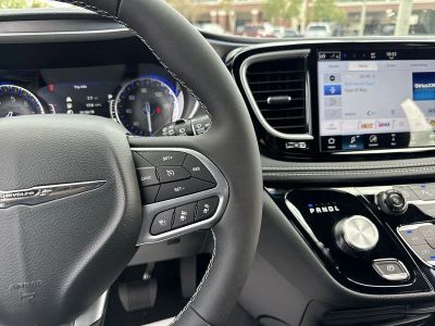 2026 Chrysler Pacifica — photo 15 view
