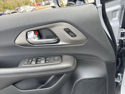 2026 Chrysler Pacifica — photo 12 view