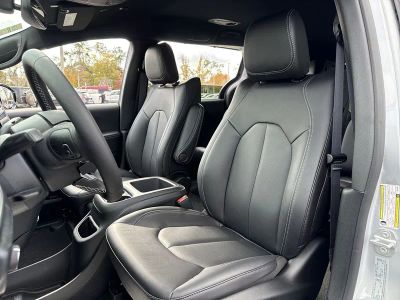 2026 Chrysler Pacifica — photo 11 view