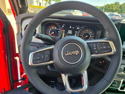 2025 Jeep Wrangler — photo 16 view