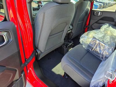 2025 Jeep Wrangler — photo 26 view