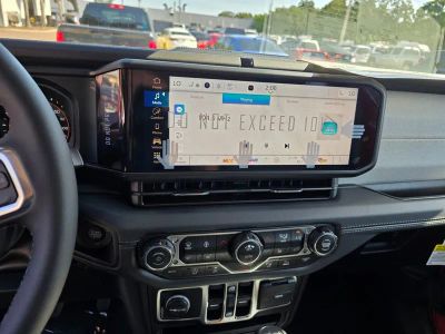 2025 Jeep Wrangler — photo 20 view