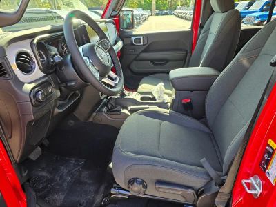 2025 Jeep Wrangler — photo 15 view