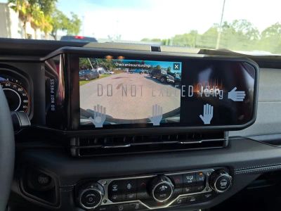 2025 Jeep Wrangler — photo 21 view