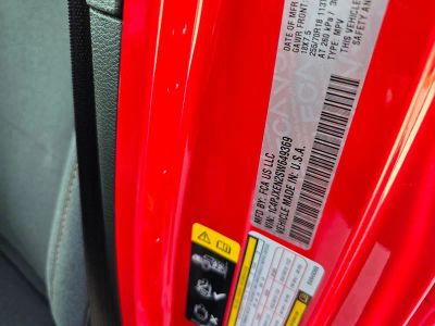 2025 Jeep Wrangler — photo 13 view