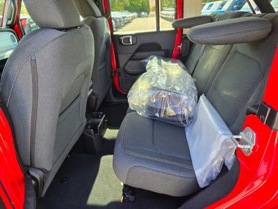2025 Jeep Wrangler — photo 27 view
