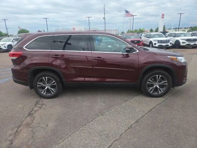 2019 Toyota Highlander — interior view