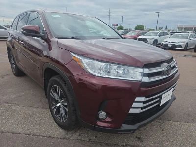 2019 Toyota Highlander — rear three-quarter view