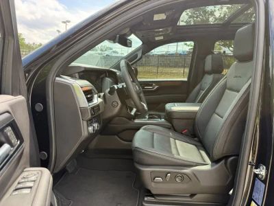 2025 GMC Yukon XL - Photo 30