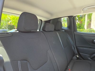 2023 Jeep Renegade - Photo 14