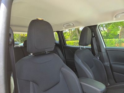 2023 Jeep Renegade - Photo 11