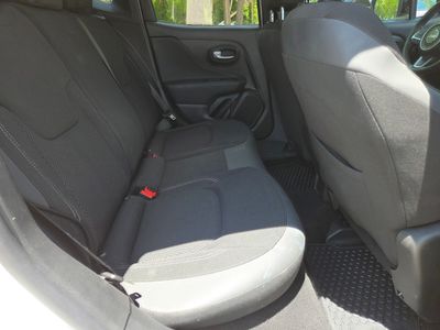 2023 Jeep Renegade - Photo 13