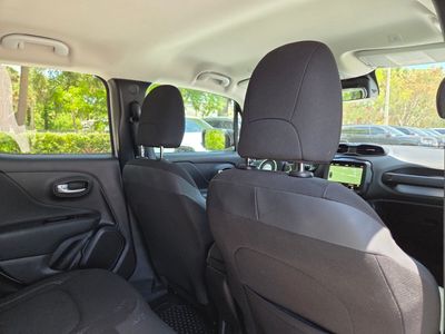 2023 Jeep Renegade - Photo 12